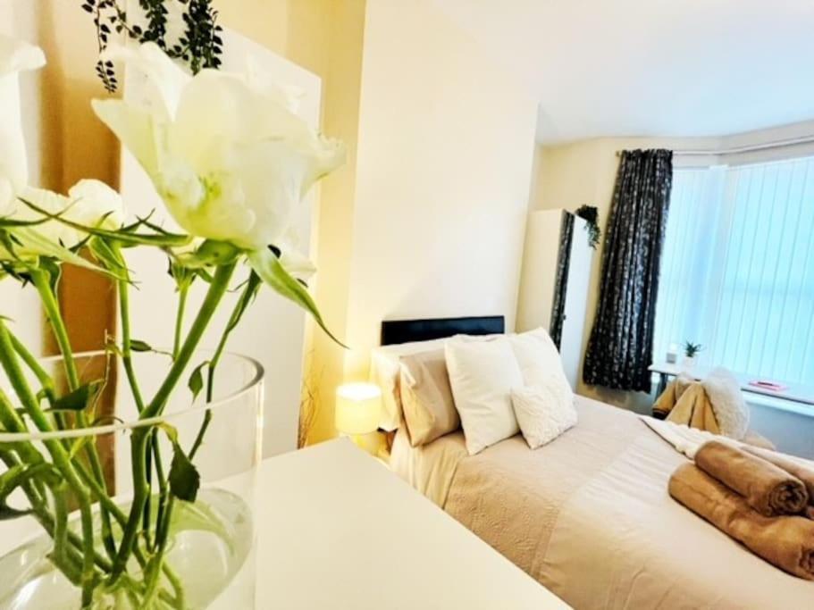 5 Bedroom, Sleeps 9 - Base To Explore Liverpool And Beyond Exteriör bild