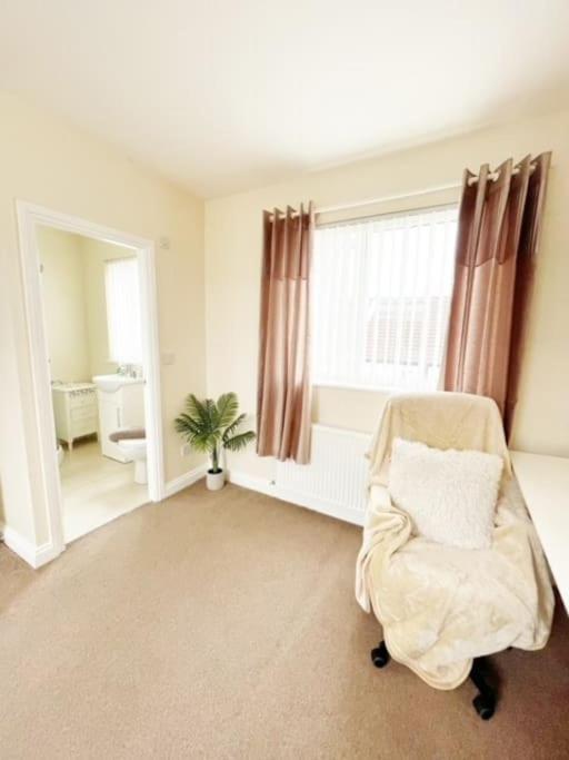 5 Bedroom, Sleeps 9 - Base To Explore Liverpool And Beyond Exteriör bild