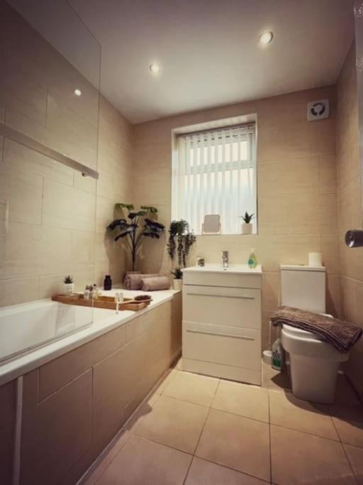5 Bedroom, Sleeps 9 - Base To Explore Liverpool And Beyond Exteriör bild