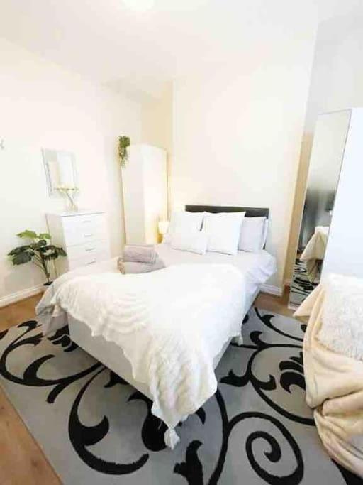 5 Bedroom, Sleeps 9 - Base To Explore Liverpool And Beyond Exteriör bild