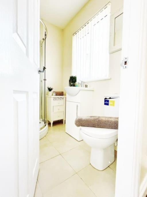 5 Bedroom, Sleeps 9 - Base To Explore Liverpool And Beyond Exteriör bild
