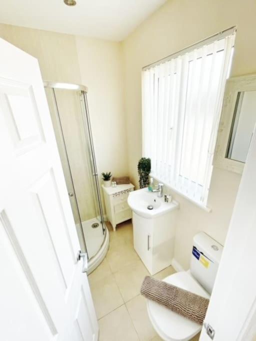 5 Bedroom, Sleeps 9 - Base To Explore Liverpool And Beyond Exteriör bild