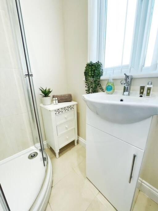 5 Bedroom, Sleeps 9 - Base To Explore Liverpool And Beyond Exteriör bild