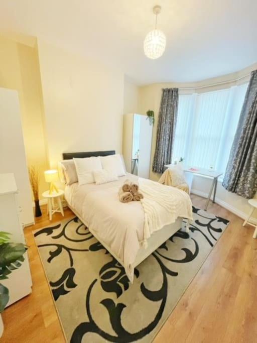 5 Bedroom, Sleeps 9 - Base To Explore Liverpool And Beyond Exteriör bild