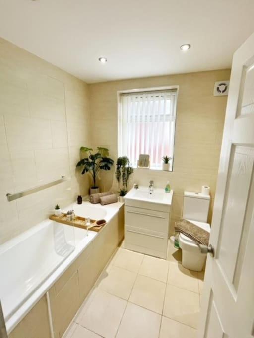 5 Bedroom, Sleeps 9 - Base To Explore Liverpool And Beyond Exteriör bild