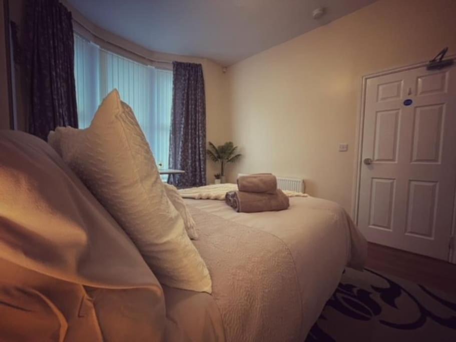 5 Bedroom, Sleeps 9 - Base To Explore Liverpool And Beyond Exteriör bild