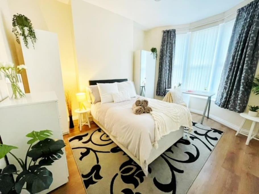 5 Bedroom, Sleeps 9 - Base To Explore Liverpool And Beyond Exteriör bild