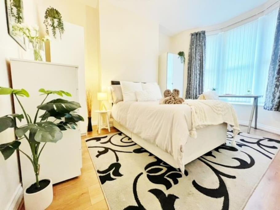 5 Bedroom, Sleeps 9 - Base To Explore Liverpool And Beyond Exteriör bild
