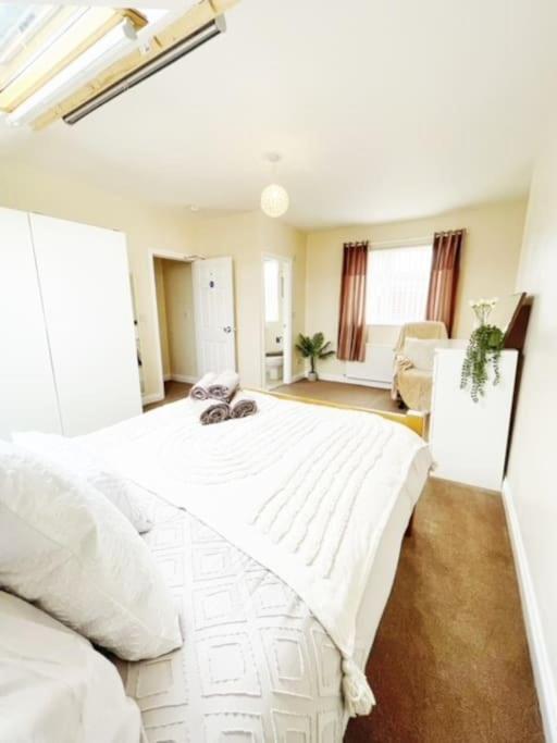 5 Bedroom, Sleeps 9 - Base To Explore Liverpool And Beyond Exteriör bild