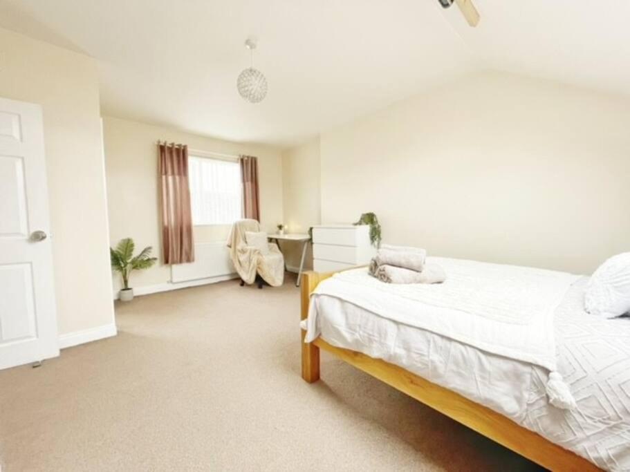 5 Bedroom, Sleeps 9 - Base To Explore Liverpool And Beyond Exteriör bild
